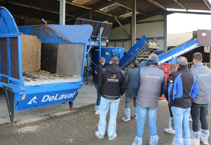 Les inscrits à la journée ont pu découvrir l'automate d'alimentation de l'exploitation. Tous ont des projets pour les 3 à 5 ans à venir.