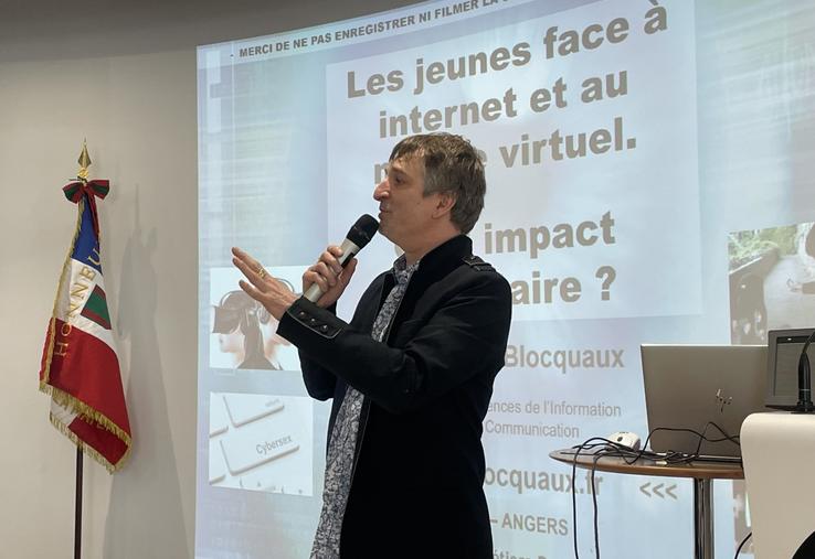 Stéphane Blocquaux, docteur en sciences de l'information et de la communication, est intervenu sur le rapport des jeunes au numérique, à l'invitation de l'Amoma.