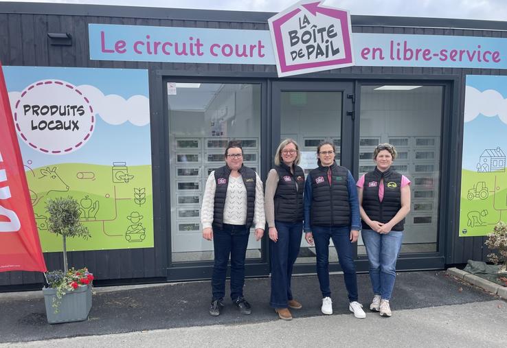 Les quatre gérantes devant la Boîte de Pail.
